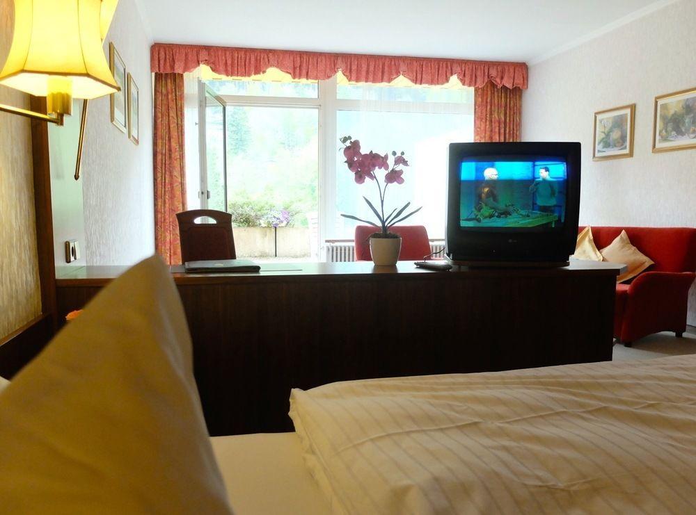 Hotel Valsana Am Kurpark Бад-Вильдбад Экстерьер фото