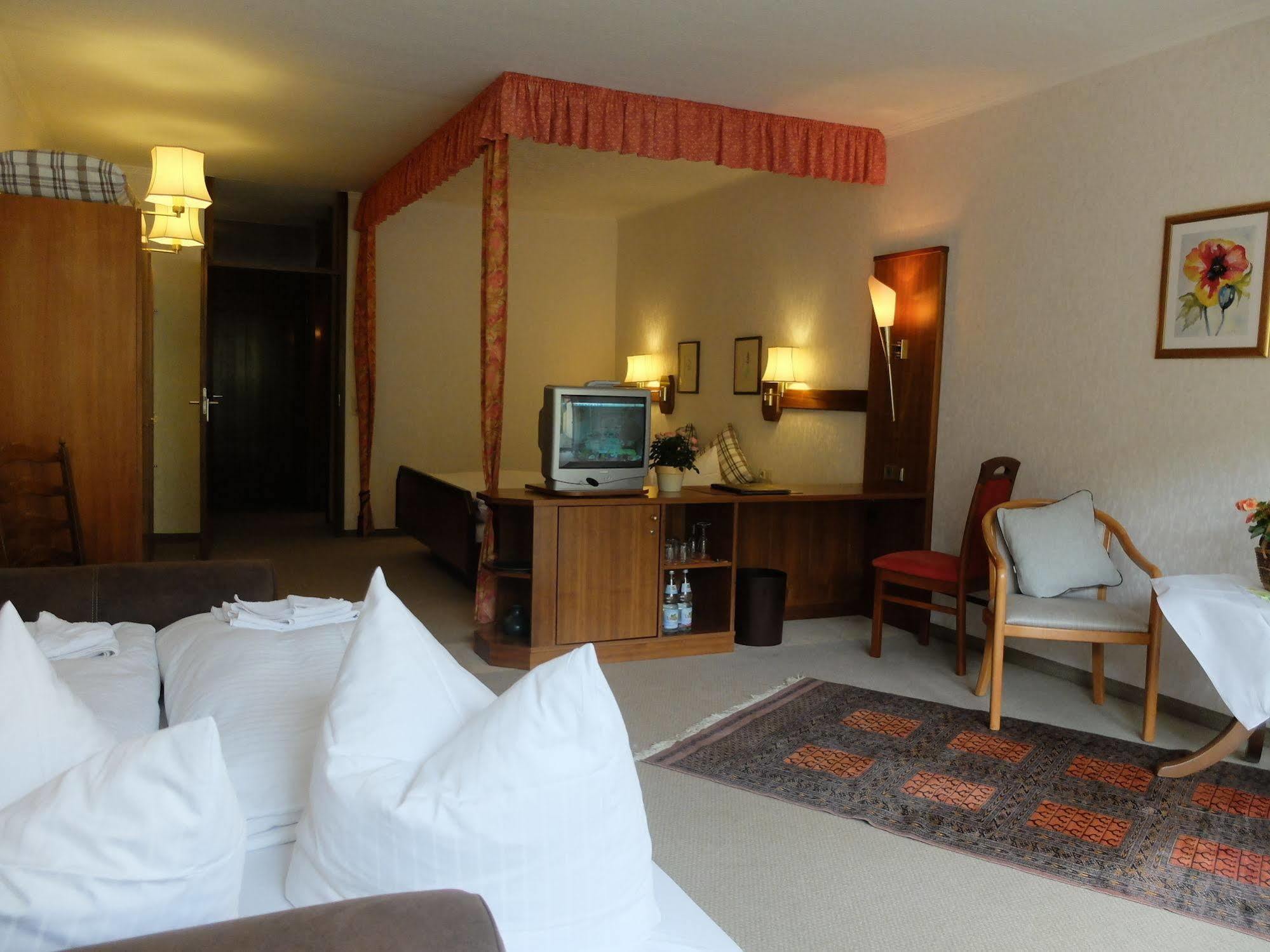 Hotel Valsana Am Kurpark Бад-Вильдбад Экстерьер фото